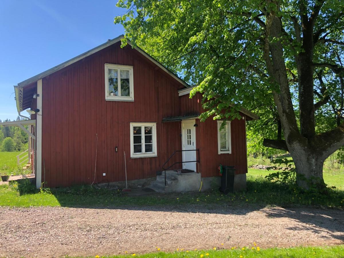 Mysig Lantlig Stuga, Nycklaroer Korsberga Bagian luar foto